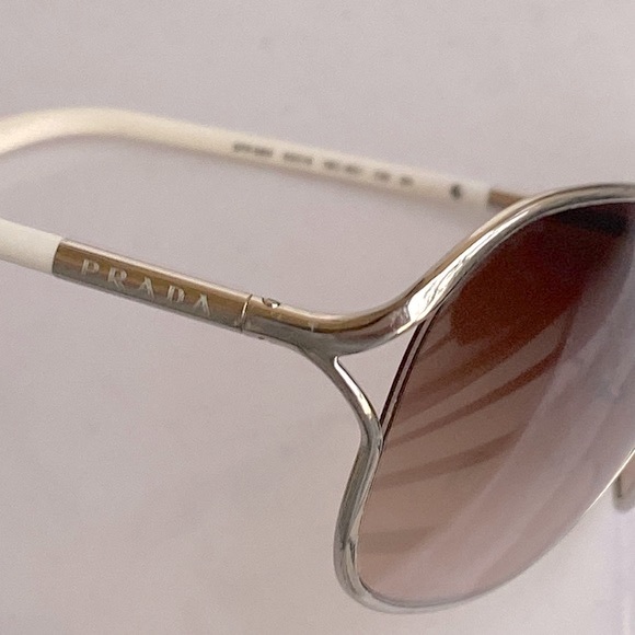 Prada vintage sunglasses 😎 with case made in Italy white temples silver frame - Picture 4 of 16